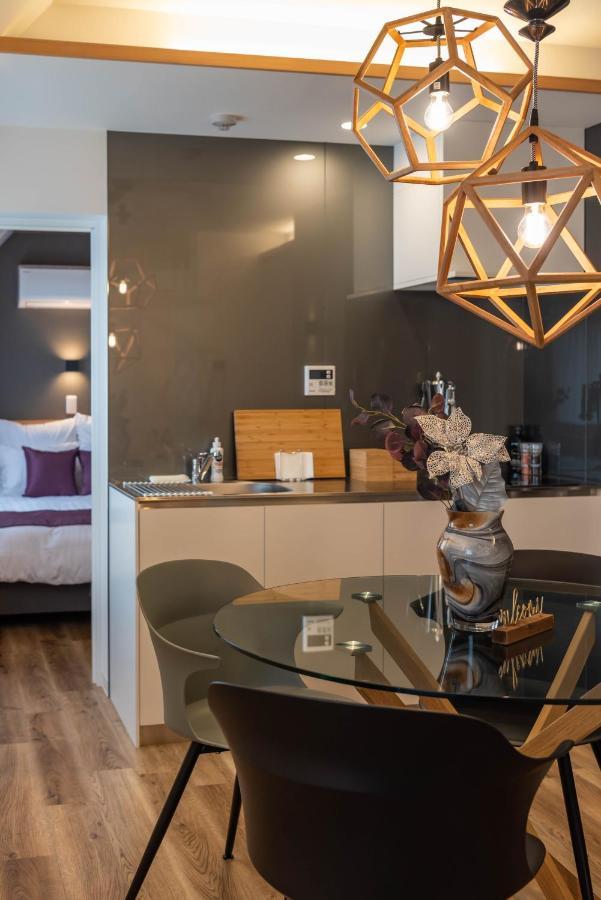 Alla Scuderia Bijou Suites Osaka Bagian luar foto